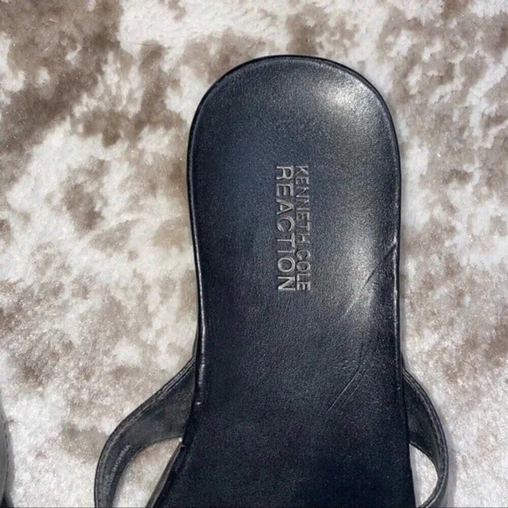 Kenneth Cole Reaction black leather flip flop sandals SZ 8